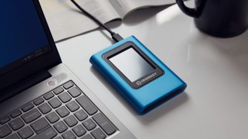 Hardwarově šifrovaný externí SSD disk s dotykovým displejem Hardwarově šifrovaný externí SSD disk s dotykovým displejem